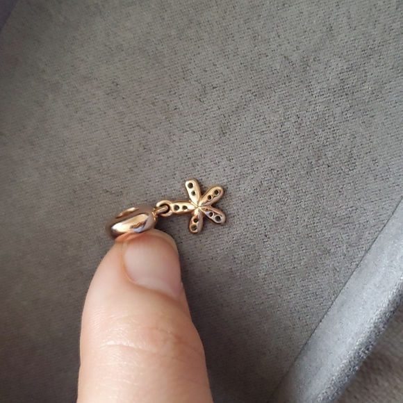 Pandora Dazzling Daisy dangle charm - Picture 4 of 6